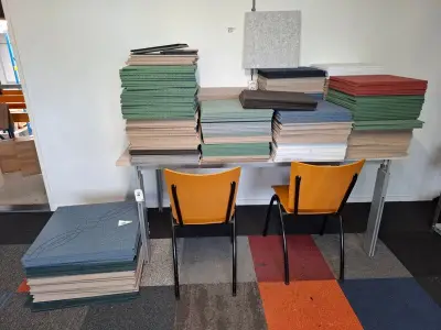 Partij akoestische panelen diverse kleuren en dessins – kavel bij Onlineveilingmeester, Hoogeveen