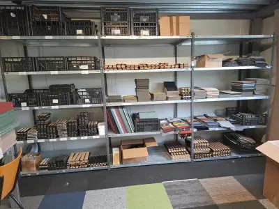 2x Stelling en 2x bureau – kavel bij Onlineveilingmeester, Hoogeveen