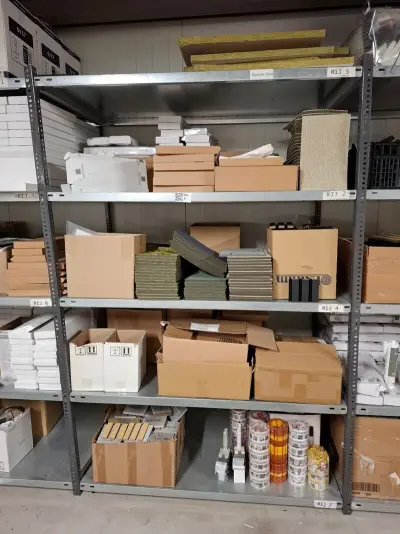 Partij verpakking, tape, samples, etc – kavel bij Onlineveilingmeester, Hoogeveen