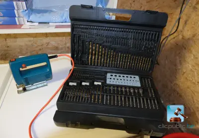Set met haarlokken – kavel bij Clicpublic