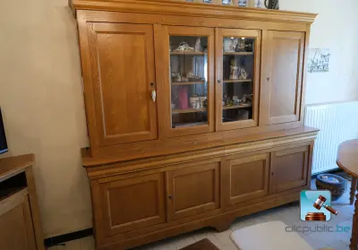 Vitrine met inhoud – kavel bij Clicpublic, Nivelles