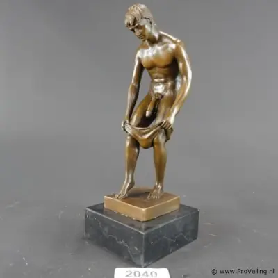 Bronzen sculptuur van een mannelijk naakt – kavel bij ProVeiling