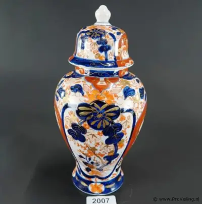 Porseleinen dekselpot in traditionele Imari-stijl – kavel bij ProVeiling