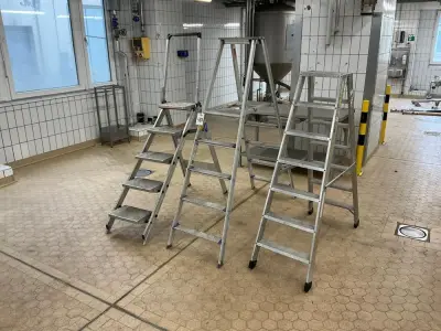 Ladder and stairs (3x) – kavel bij Dome Auctions, Neuss