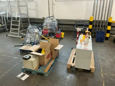 Various cleaning equipment – kavel bij Dome Auctions, Neuss