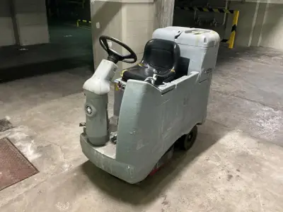 Nilfisk BR 600 S floor cleaner – kavel bij Dome Auctions, Neuss