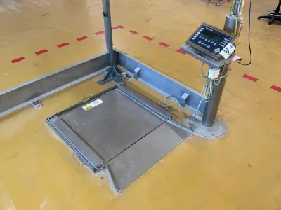 2014 Metler toledo IND690 floor weiging scale – kavel bij Dome Auctions, Neuss