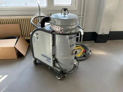 2009 NILFISK CTS 40 industrial vacuum cleaner – kavel bij Dome Auctions, Neuss