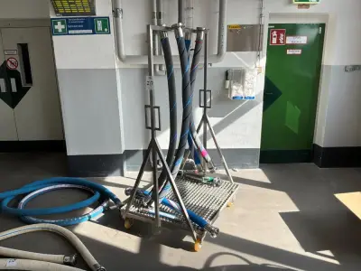 various hoses – kavel bij Dome Auctions, Neuss