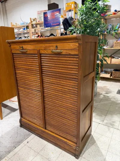 Houten rolluikkast van Ateliers Fortuna. Te herstellen! – kavel bij De Kringwinkel, Heusden