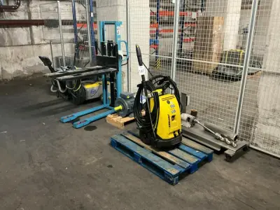 Various damaged devices – kavel bij Dome Auctions, Neuss