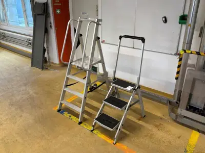 stair (2x) – kavel bij Dome Auctions, Neuss