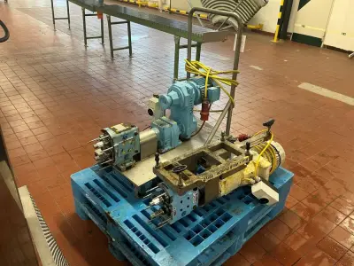 Pump (2x) – kavel bij Dome Auctions, Neuss