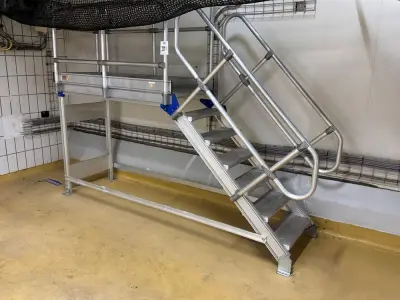 platform stair – kavel bij Dome Auctions, Neuss