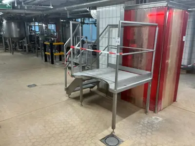 Platform – kavel bij Dome Auctions, Neuss