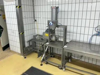 Press – kavel bij Dome Auctions, Neuss