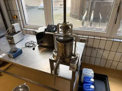 Press – kavel bij Dome Auctions, Neuss