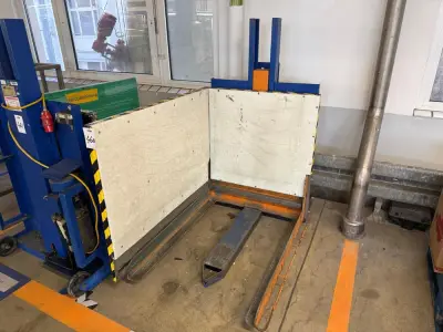 WTT Lifting platform – kavel bij Dome Auctions, Neuss