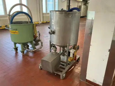 Storage tank with pump – kavel bij Dome Auctions, Neuss