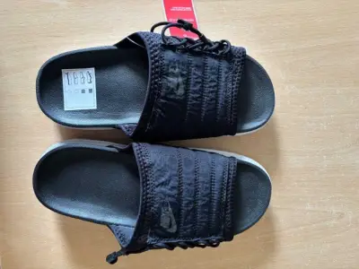 1 original Paar Nike Asuna Slide, Gr.38 neu – kavel bij Zoll-Auktion, Mainz