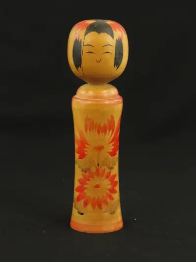 Traditionele Japanse Kokeshi Pop – Naruko Stijl met piepgeluid – kavel bij De Kringwinkel, Antwerpen