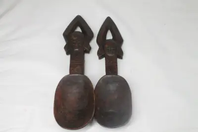 2 Traditionele Afrikaanse lepels – kavel bij De Kringwinkel, Brecht