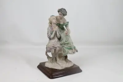Vintage Capodimonte-harsbeeldje: Maternity – kavel bij De Kringwinkel, Brecht