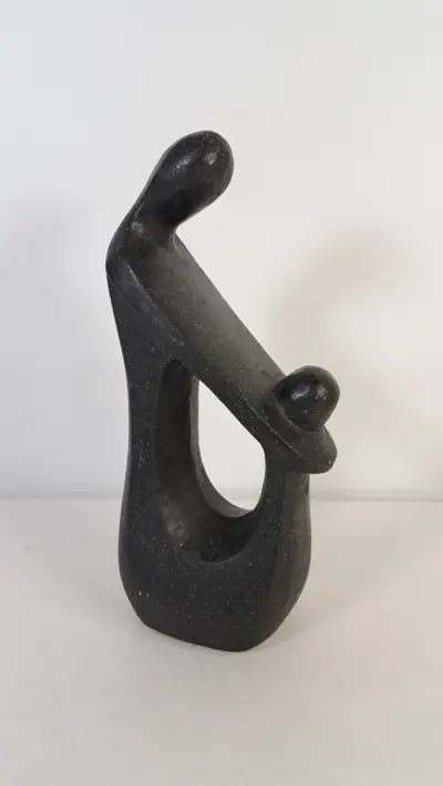 Abstract beeld van ouder en kind – kavel bij De Kringwinkel, Turnhout