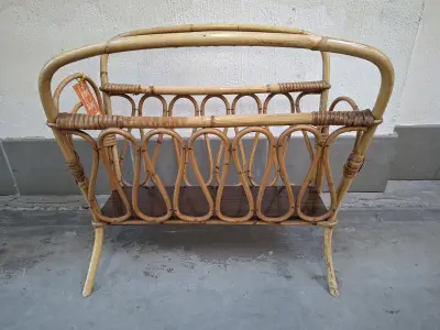 Vintage rotan en bamboe tijdschriften- en krantenrekje – kavel bij De Kringwinkel, Gent
