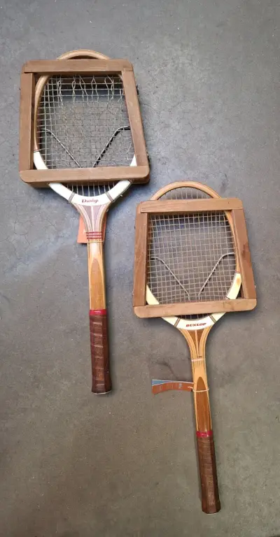 2 vintage houten Dunlop tennisrackets – kavel bij De Kringwinkel, Gent