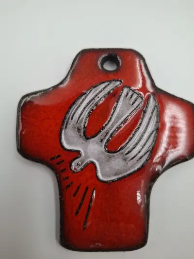 Vintage keramisch kruisbeeld met duifmotief (Heilige Geest) – kavel bij De Kringwinkel, Gent