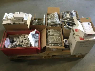 Pallet met diverse sanitair lampen – kavel bij Onlineveilingmeester, Zutphen