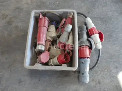 Auctelia: Minigraafmachines, aanhangwagens, persen, veger, generatoren, zagen, gereedschap – veiling bij Auctelia