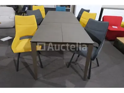 Tafel met stoel – kavel bij Auctelia, Mont-de-l'Enclus