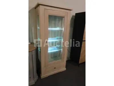 Verlichte vitrinekast – kavel bij Auctelia, Mont-de-l'Enclus