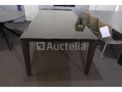 Tabel – kavel bij Auctelia, Mont-de-l'Enclus