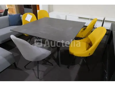 Tafel met stoelen – kavel bij Auctelia, Mont-de-l'Enclus