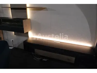 TV-standaard – kavel bij Auctelia, Mont-de-l'Enclus