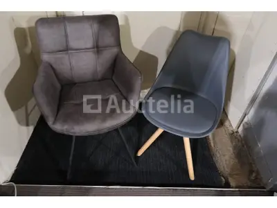 Stoelenset – kavel bij Auctelia, Mont-de-l'Enclus
