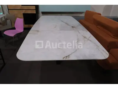 Tabel – kavel bij Auctelia, Mont-de-l'Enclus