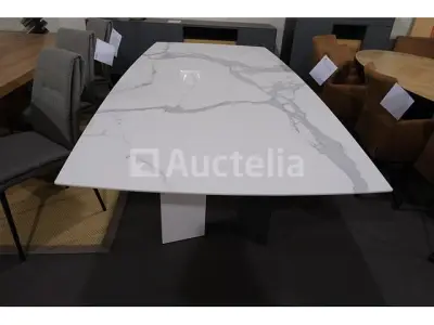 Tabel – kavel bij Auctelia, Mont-de-l'Enclus