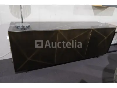 Dressoir met lamp – kavel bij Auctelia, Mont-de-l'Enclus