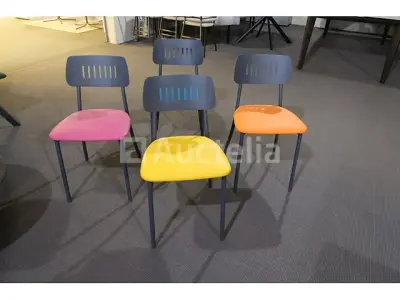 Stoelenset – kavel bij Auctelia, Mont-de-l'Enclus