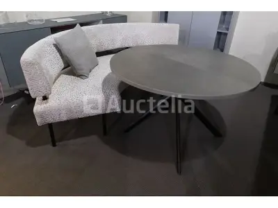 Bank met tafel – kavel bij Auctelia, Mont-de-l'Enclus