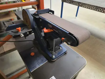 Compacte band- schijfschuurmachine FERM BGM1003 – kavel bij Auctim, Mortsel