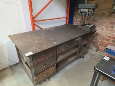 Verrijdbare metalen werkbank NN – kavel bij Auctim, Mortsel