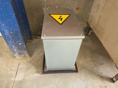 Omvormer NN – kavel bij Auctim, Mortsel