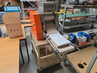 Industriële Deeg/ koekjesvorm machine Janssen FM – kavel bij Auctim, Mortsel