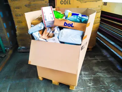Pallet Postpakketten 129 kg – kavel bij Auctim