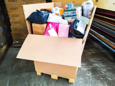 Pallet Postpakketten 129 kg – kavel bij Auctim